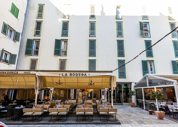 Bagi In Old Town Center